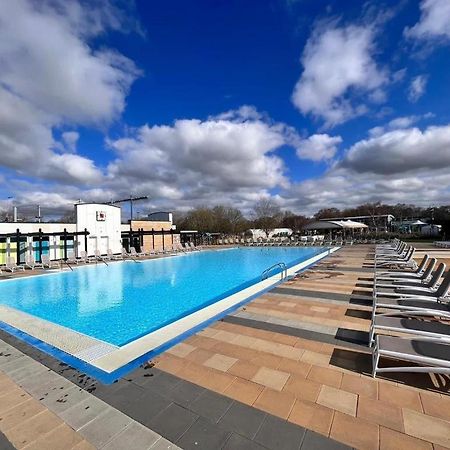 Luamar Holidays- Tattershall Lakes - Lancaster Crescent Hotel Exterior foto